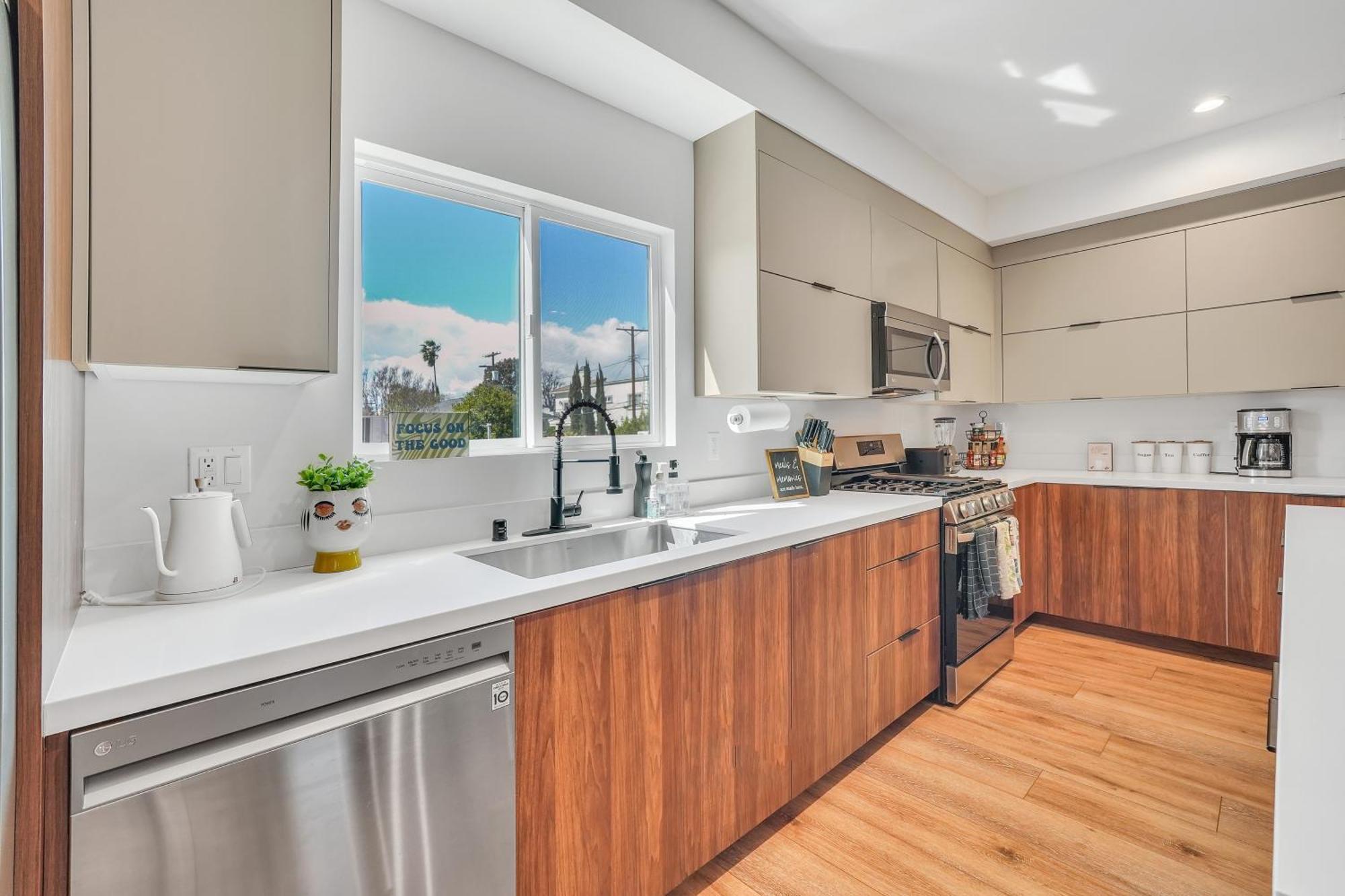 Luxurious Townhome W/3 Master Suites Gated Parking Los Angeles Bagian luar foto
